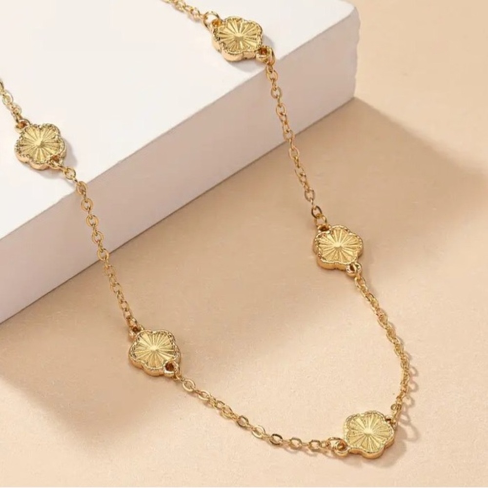 Luxury Five Leaf Clover 14K Plated Stainless Steel Daisy Flower Pendant …